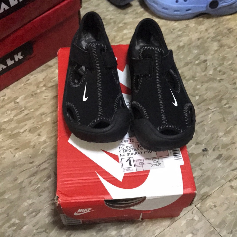 Nike toddler sandals